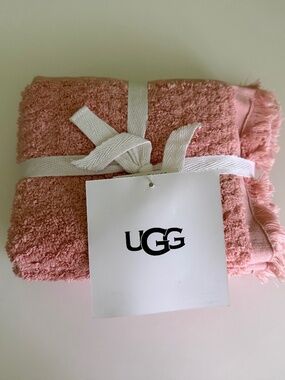 UGG set of 4 Wash Towels Fringed Textured Rose Cloud